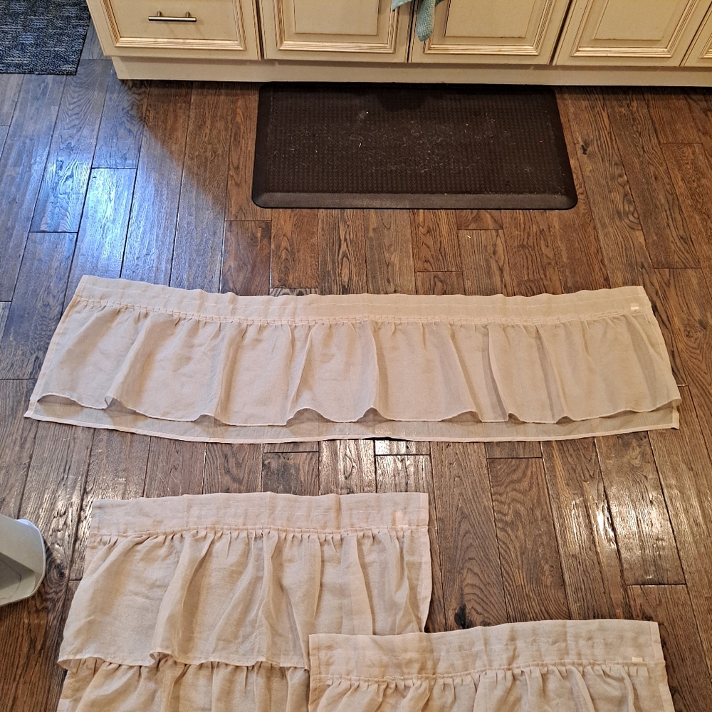 3 Piece Sheer Ruffle Cafe Curtain Set
